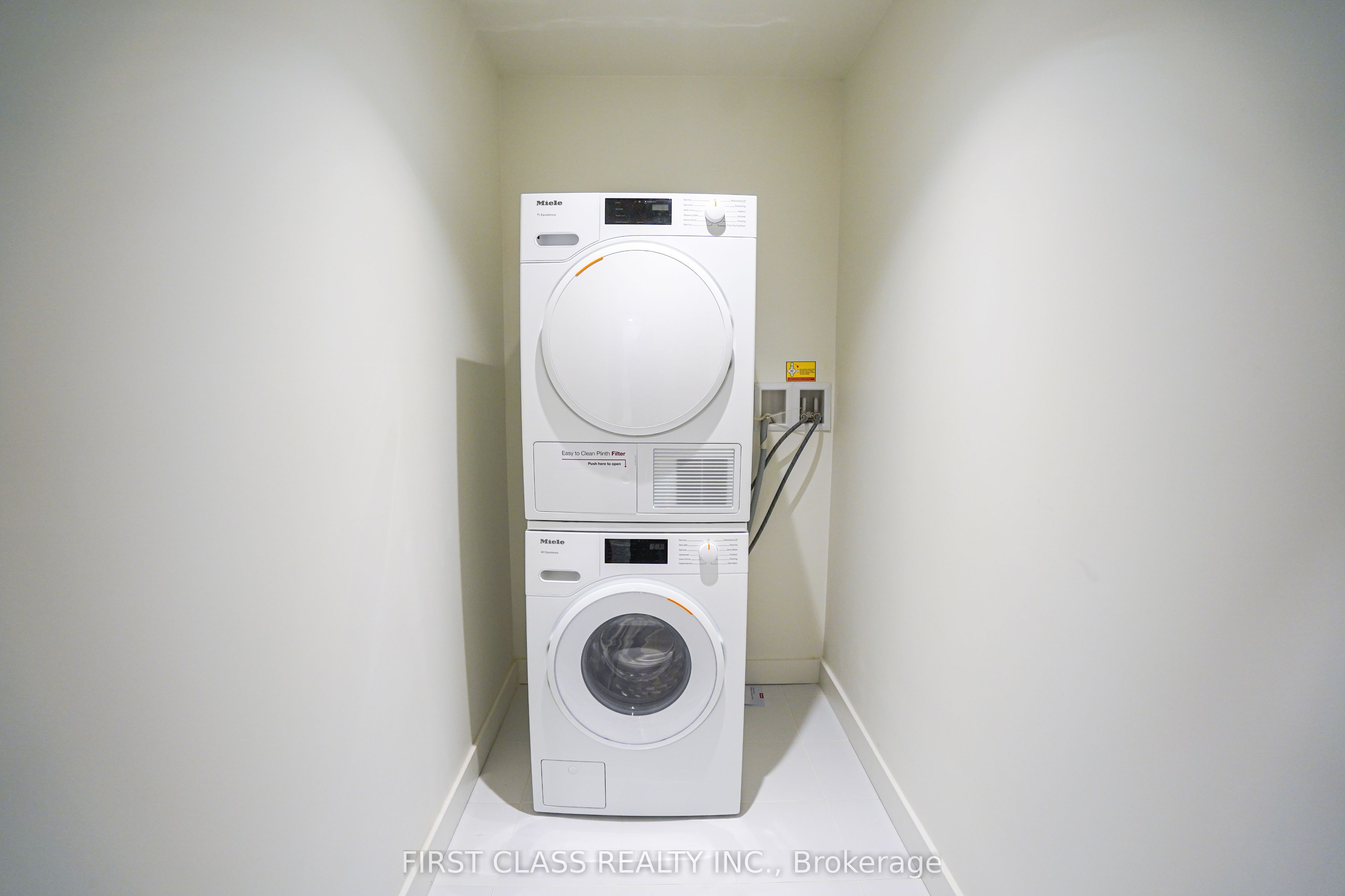 95 Mcmahon Drive Th103 Property Photo 17