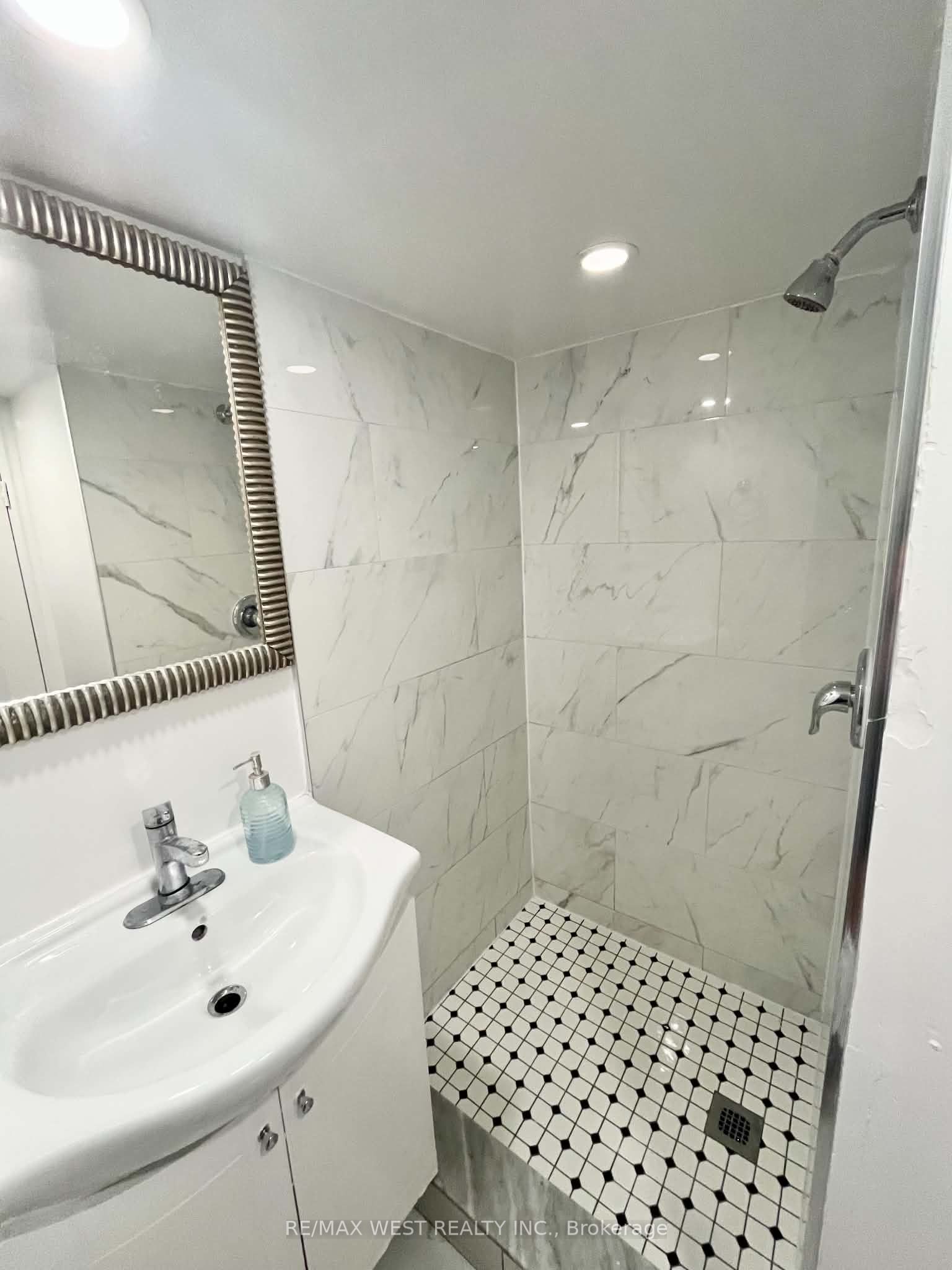301 Dupont Street Property Photo 10