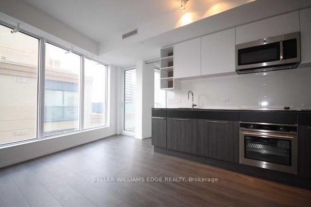 68 Shuter Street 1009 Property Photo 2