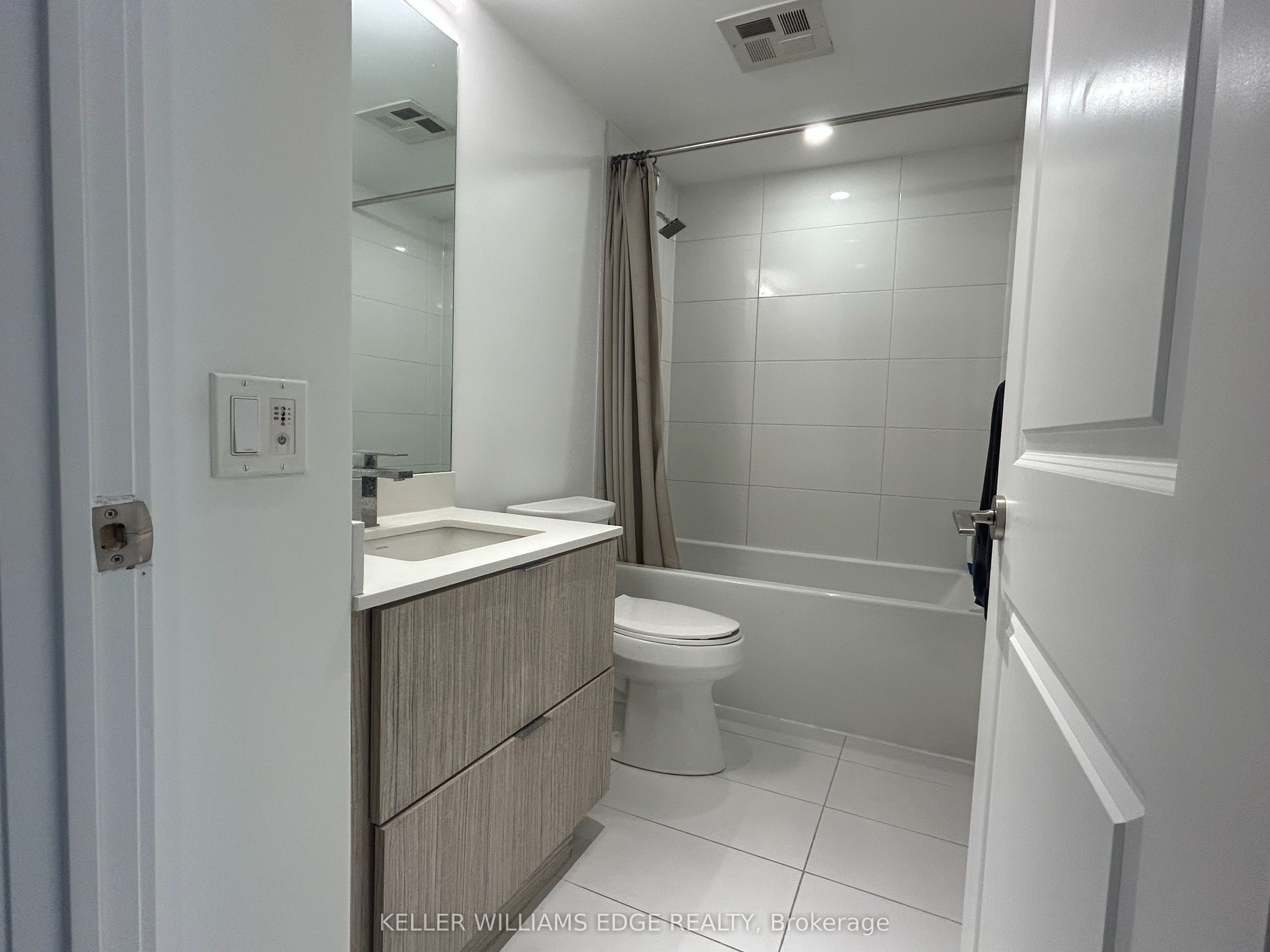 395 Bloor Street E 2407 Property Photo 5