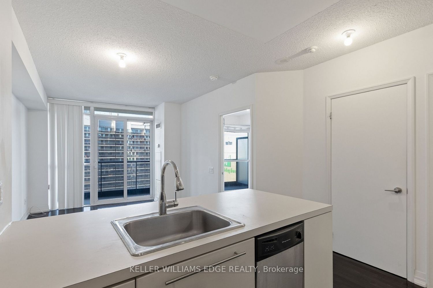 25 Carlton Street 2308 Property Photo 4