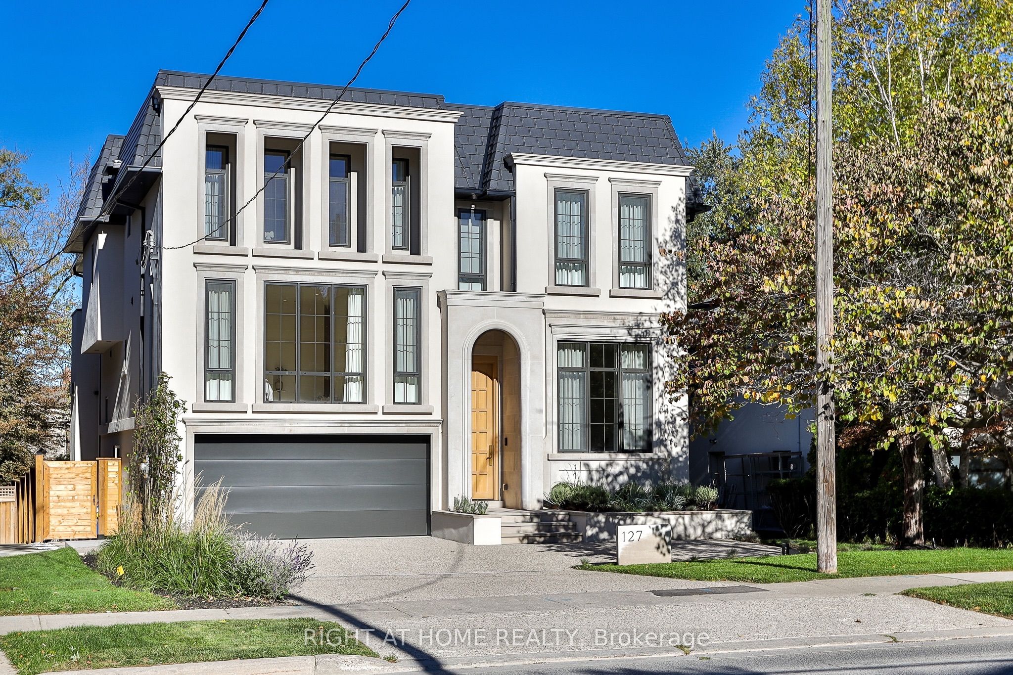 127 Yonge Boulevard Property Photo 1