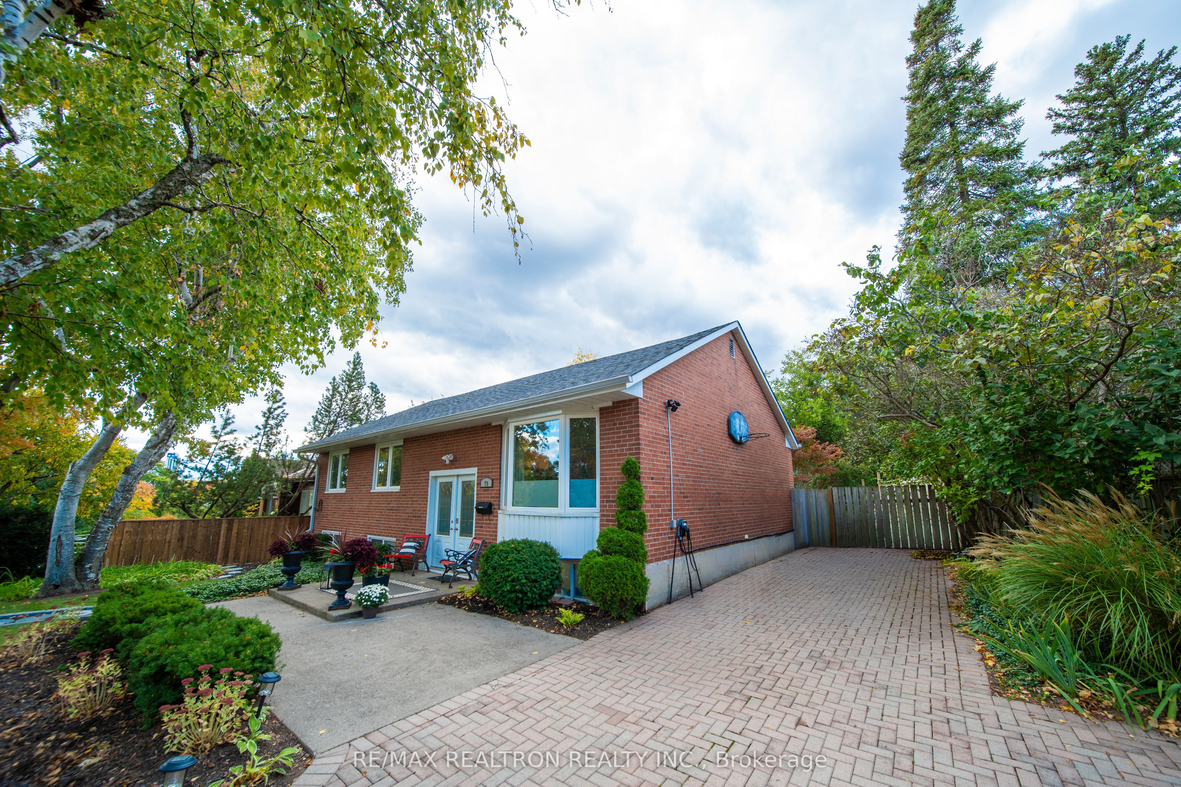 79 Paperbirch Drive Property Photo 2