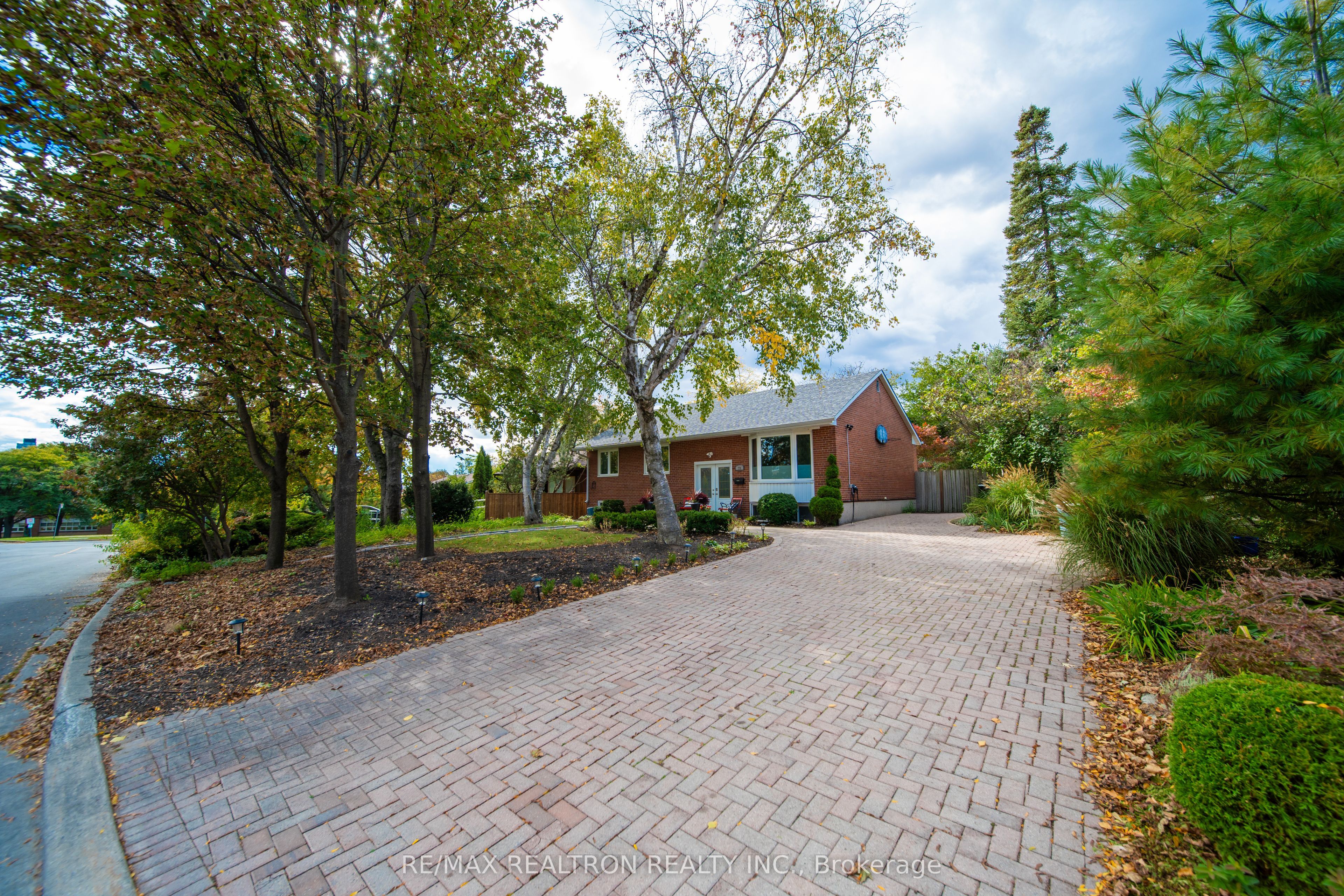 79 Paperbirch Drive Property Photo 4