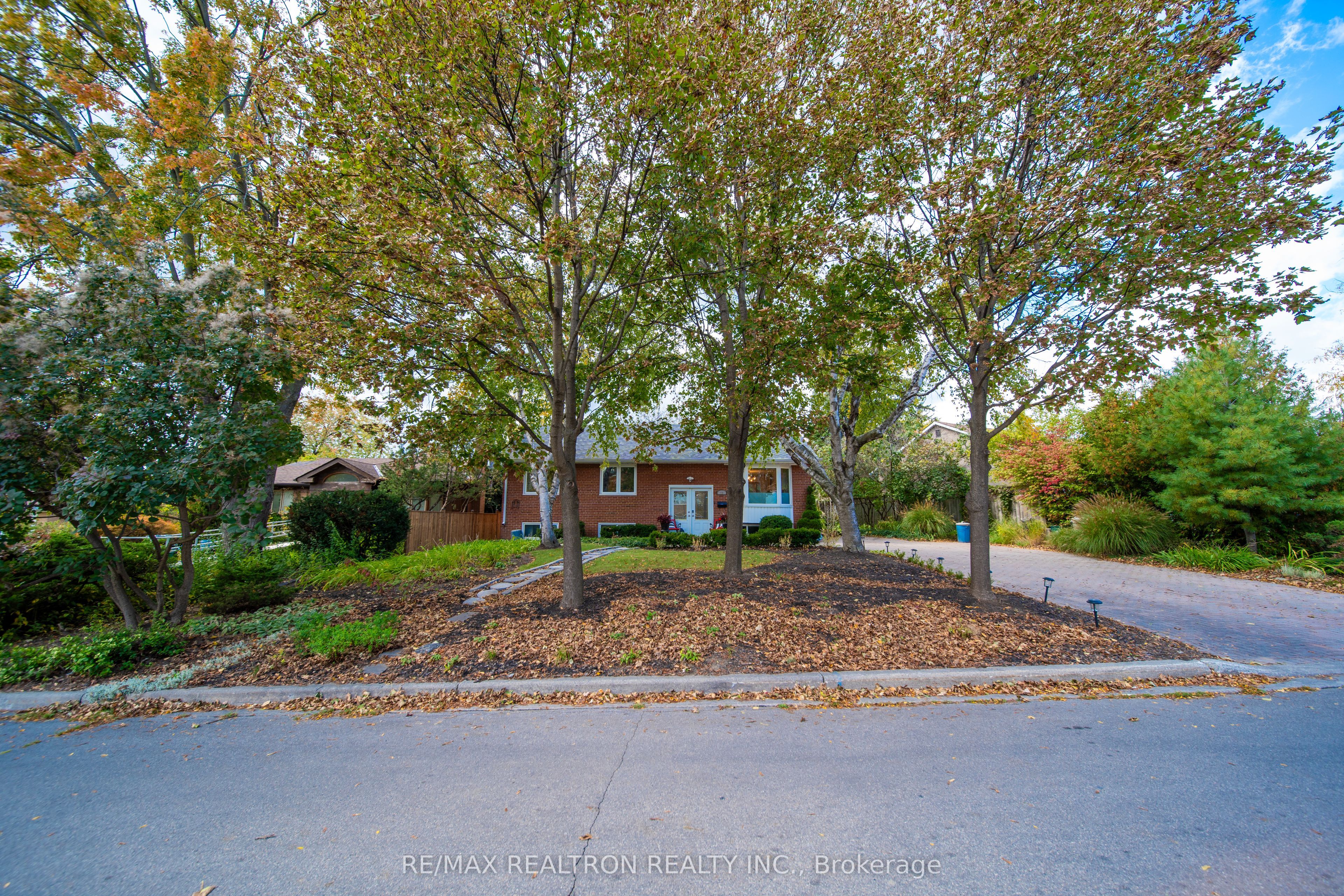 79 Paperbirch Drive Property Photo 5