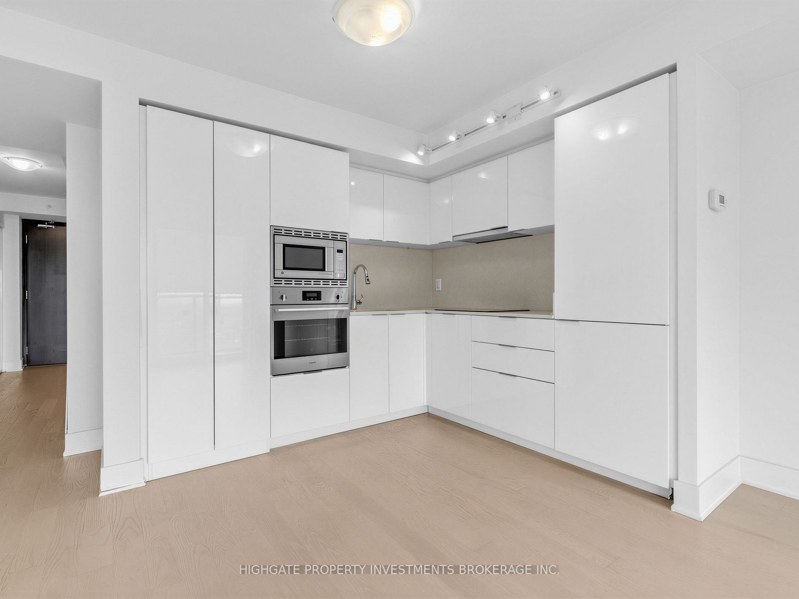 955 Bay Street 2711 Property Photo 7