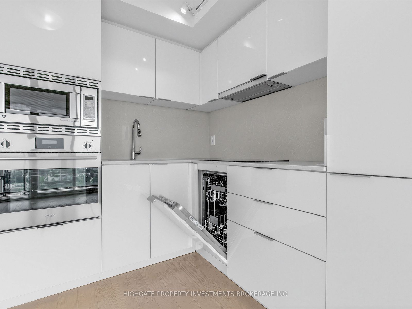 955 Bay Street 2711 Property Photo 17