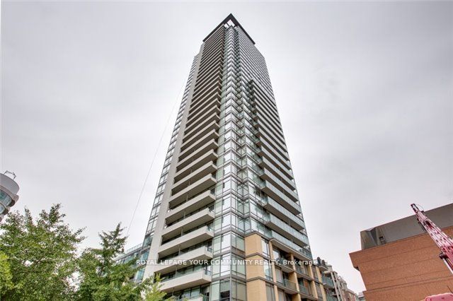 18 Yorkville Avenue 1801 Property Photo 2