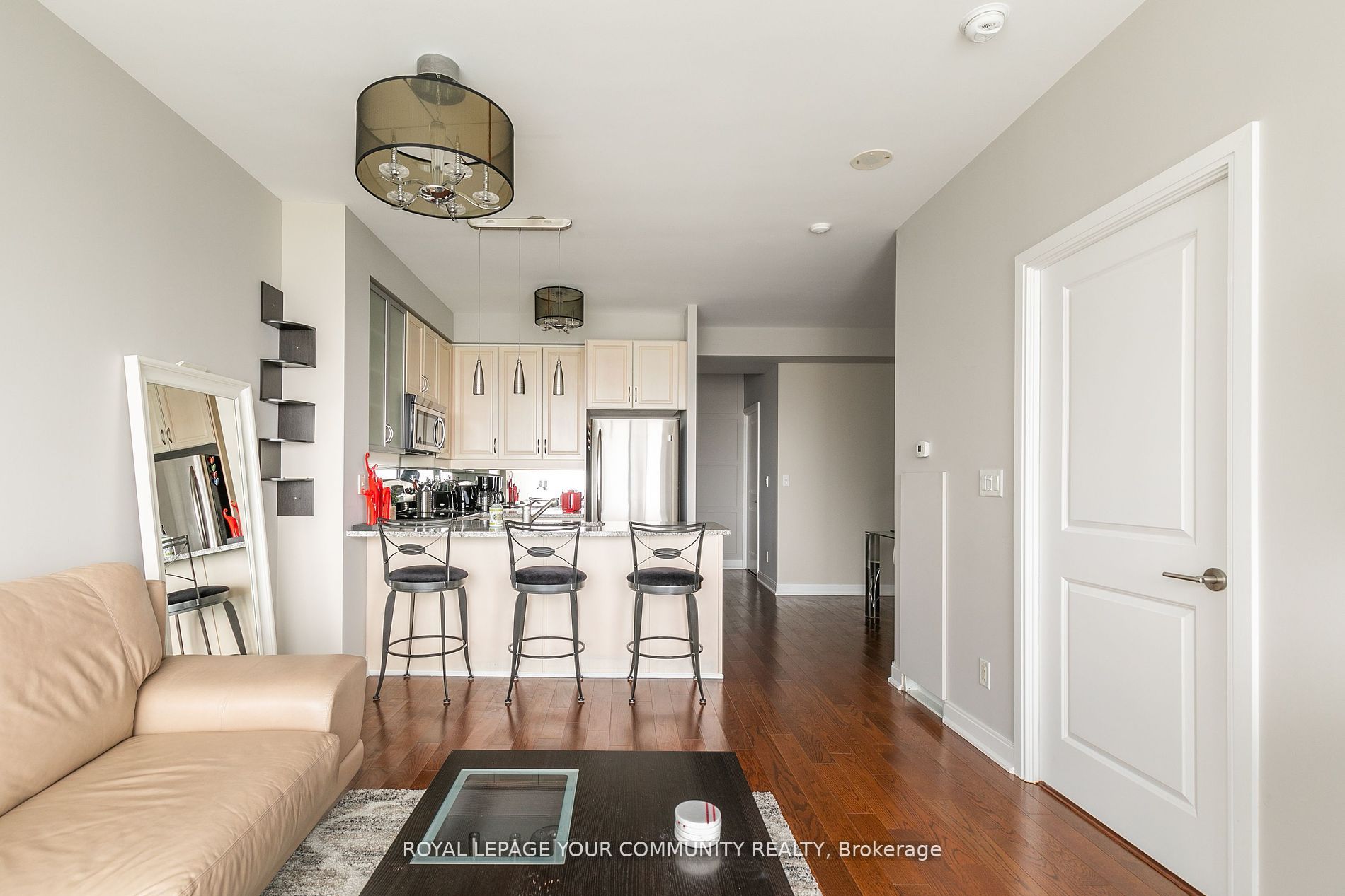18 Yorkville Avenue 1801 Property Photo 8