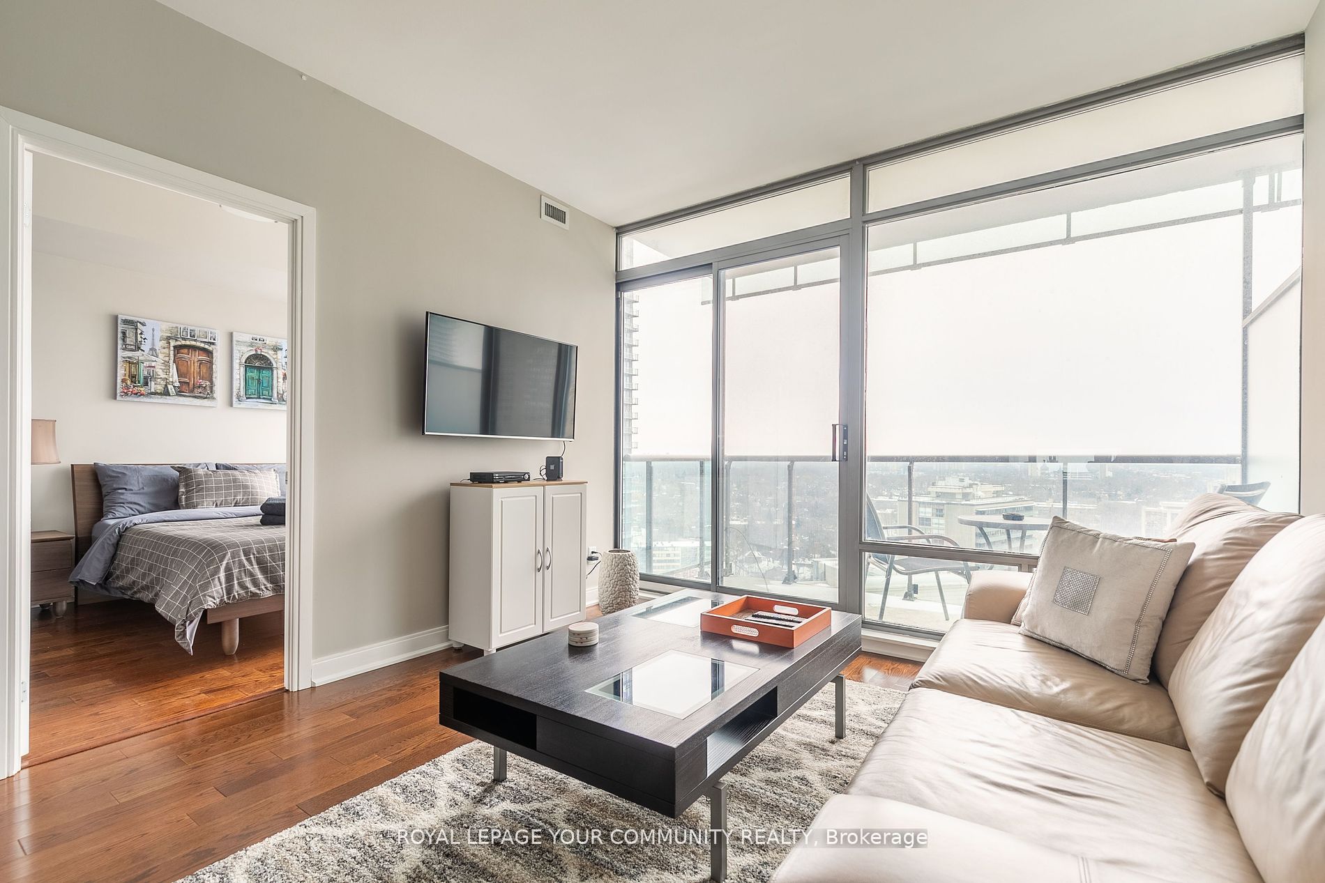 18 Yorkville Avenue 1801 Property Photo 10