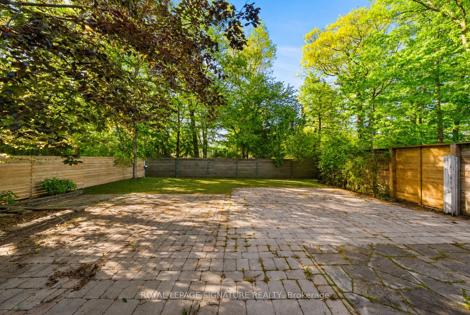 230 Strathallan Wood Property Photo 31