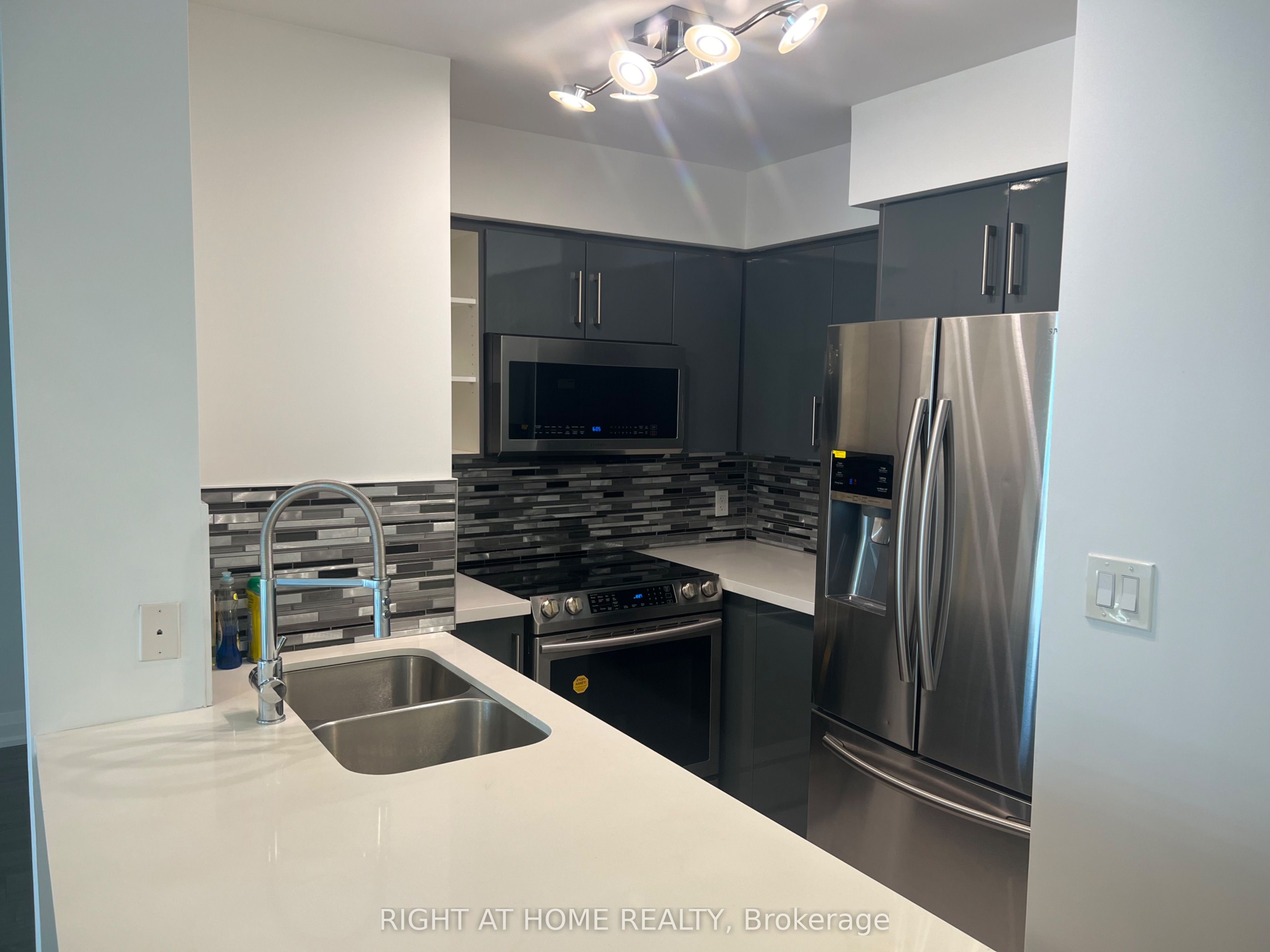 35 Hollywood Avenue 817 Property Photo 7