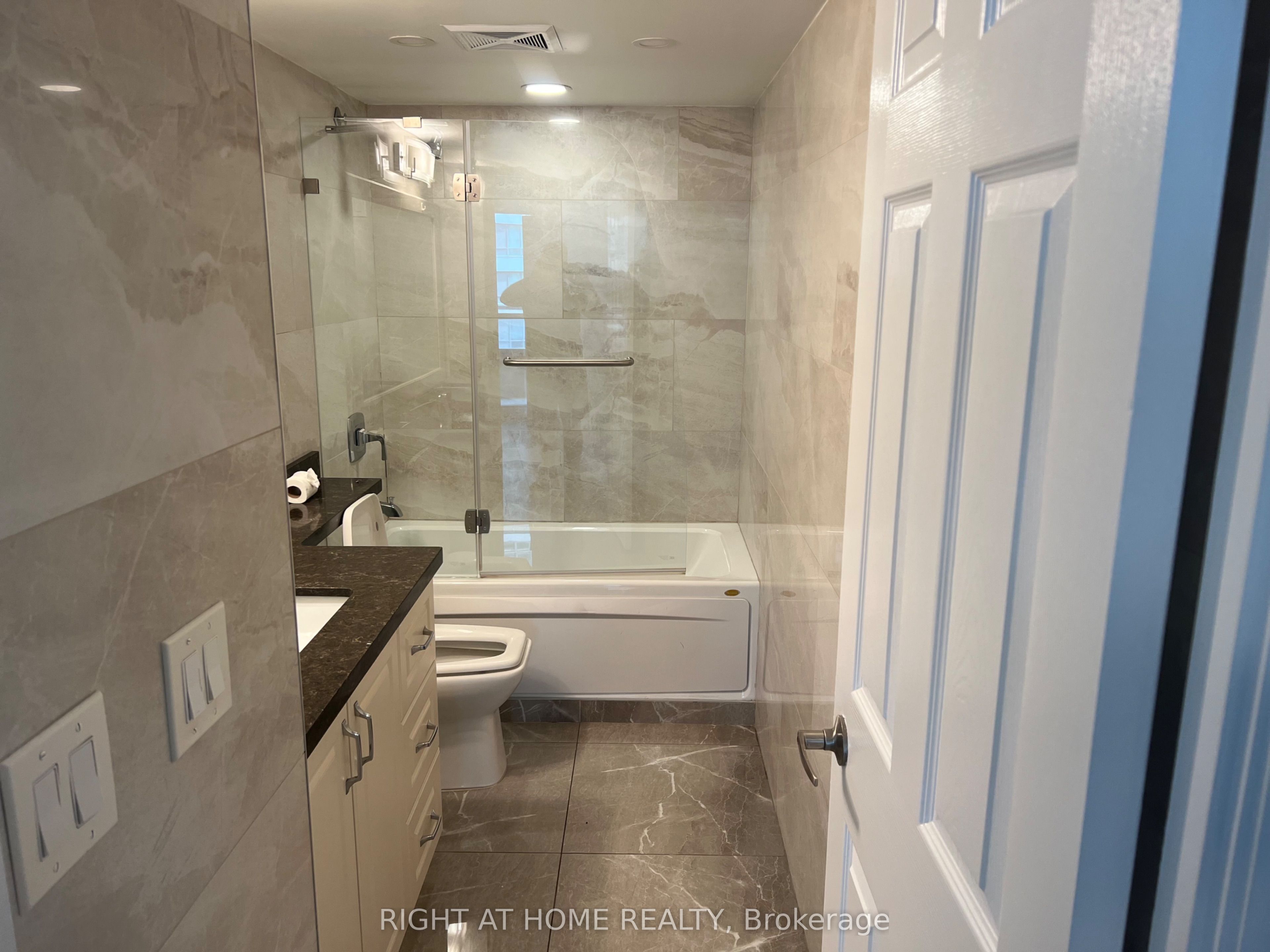 35 Hollywood Avenue 817 Property Photo 9