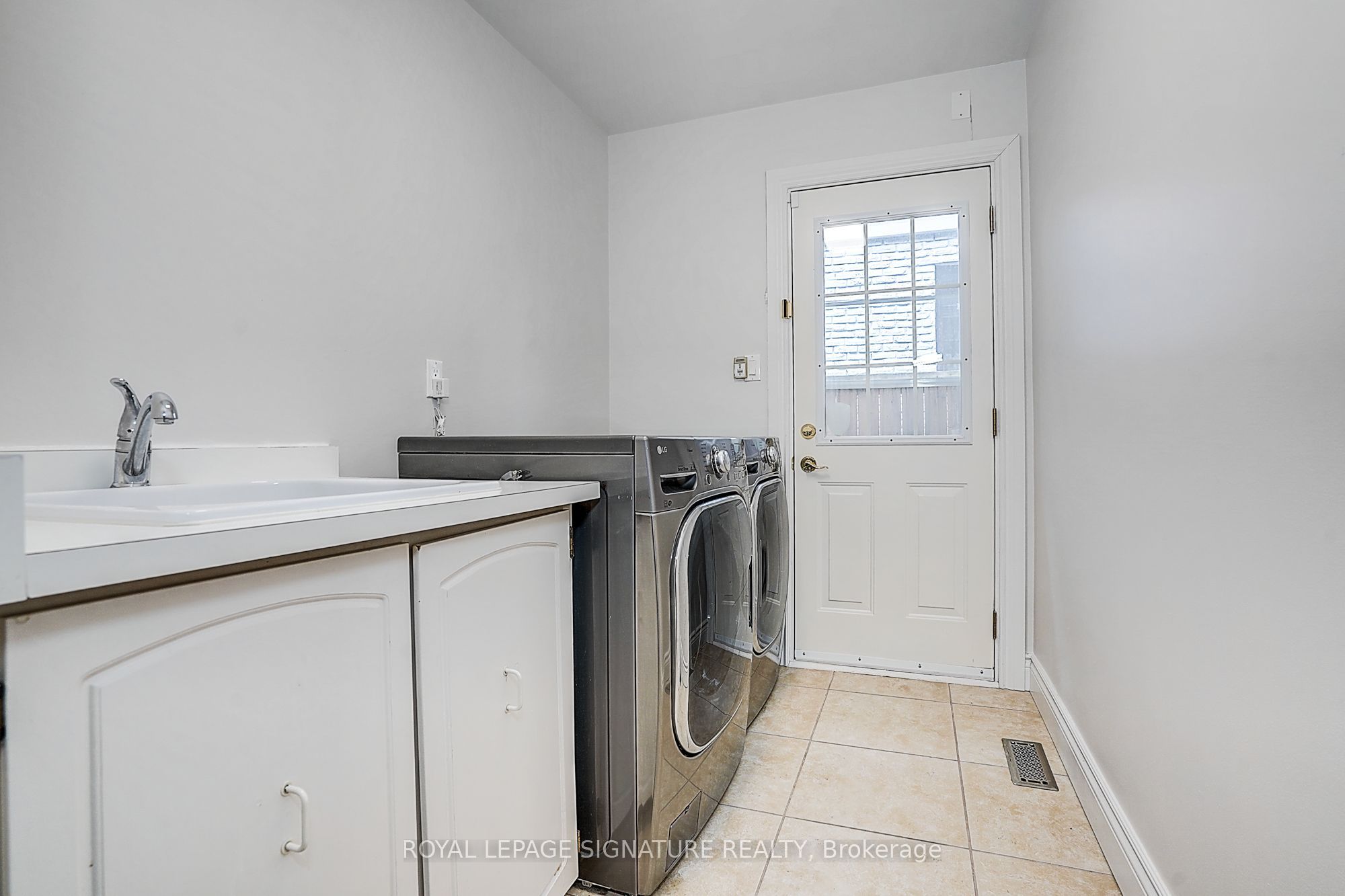 46 Caravan Drive Property Photo 16