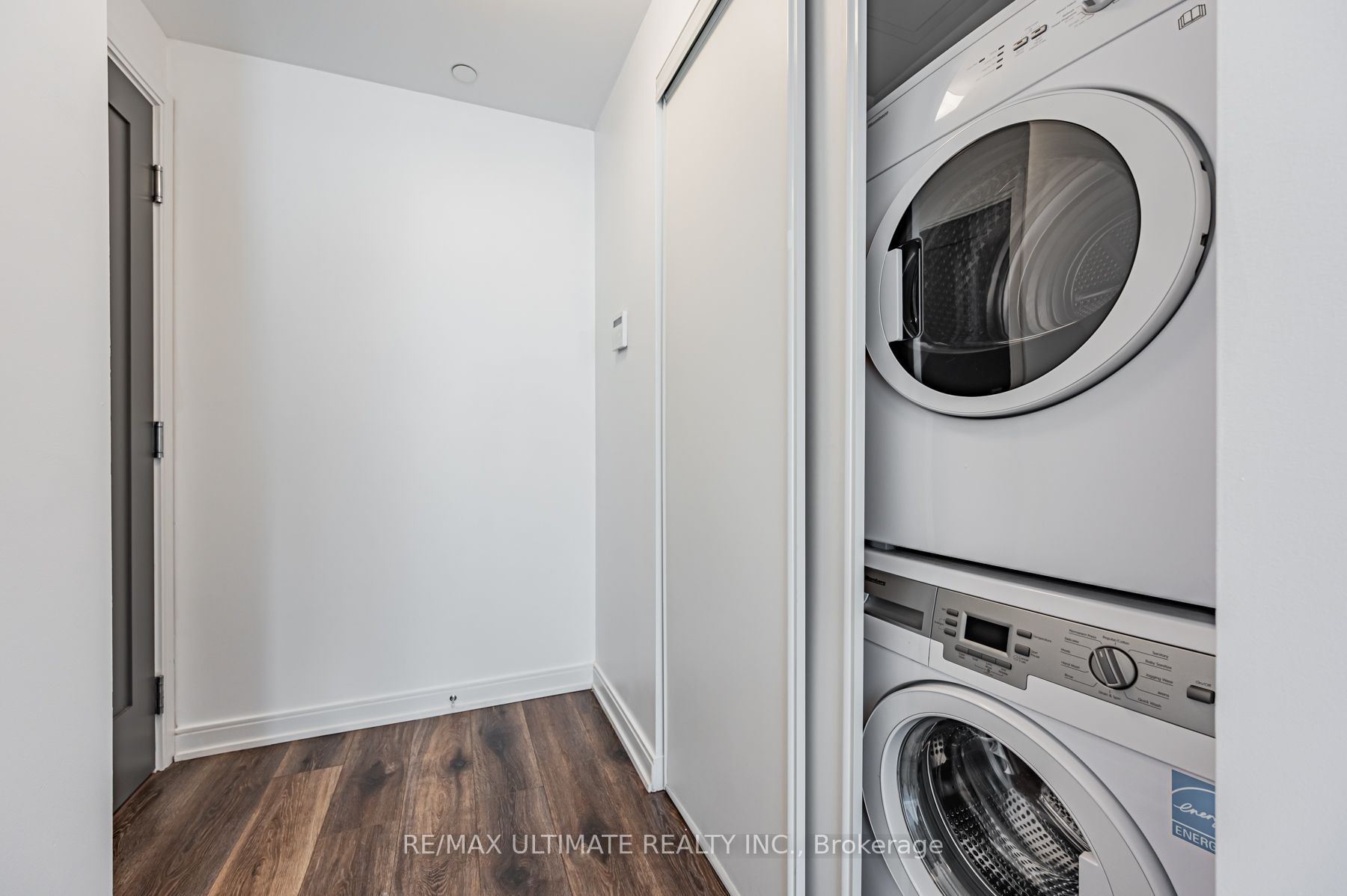 42 Charles Street E 1402 Property Photo 17