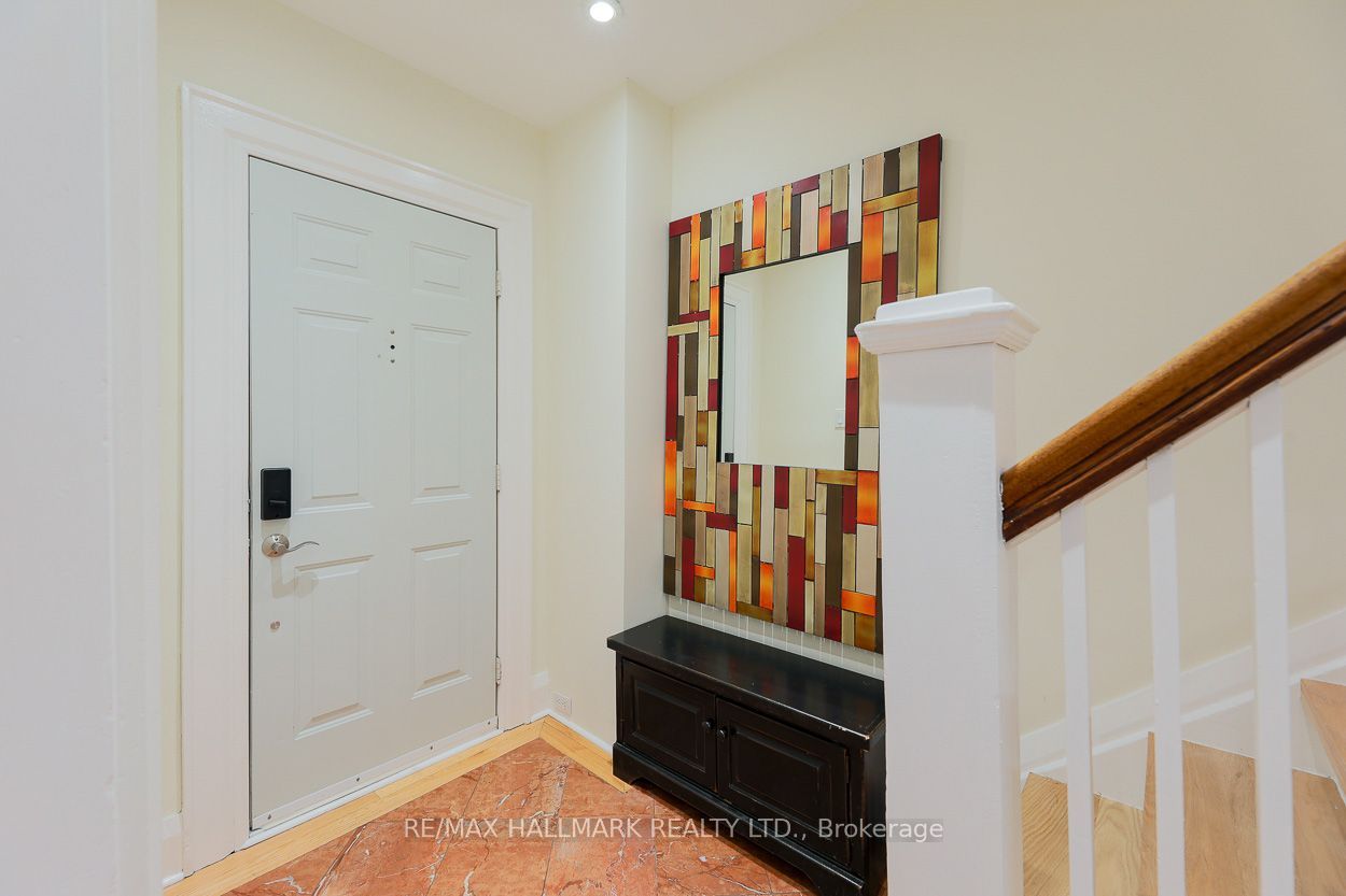 142 Hillsdale Avenue E Property Photo 3