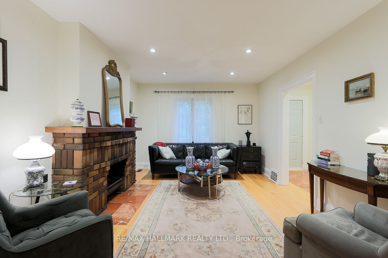 142 Hillsdale Avenue E Property Photo 4