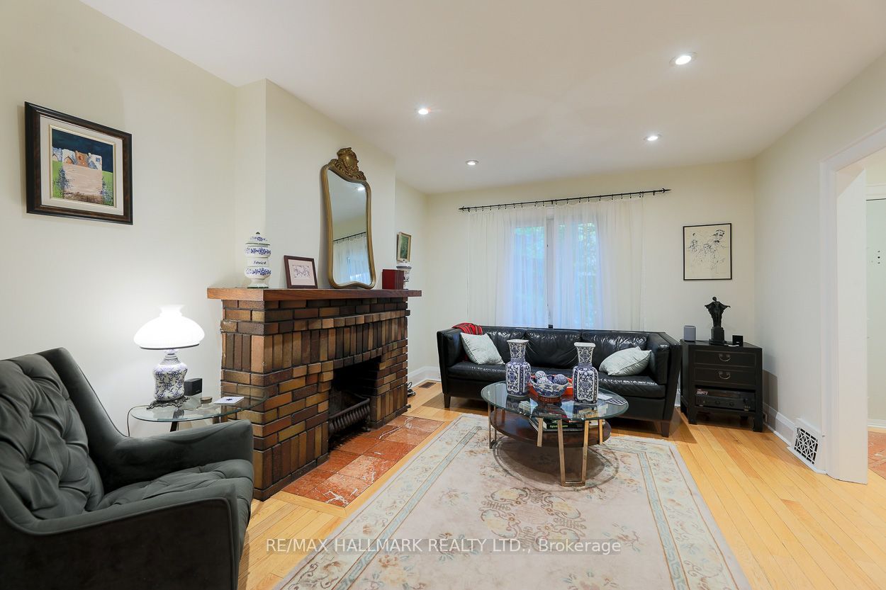 142 Hillsdale Avenue E Property Photo 5