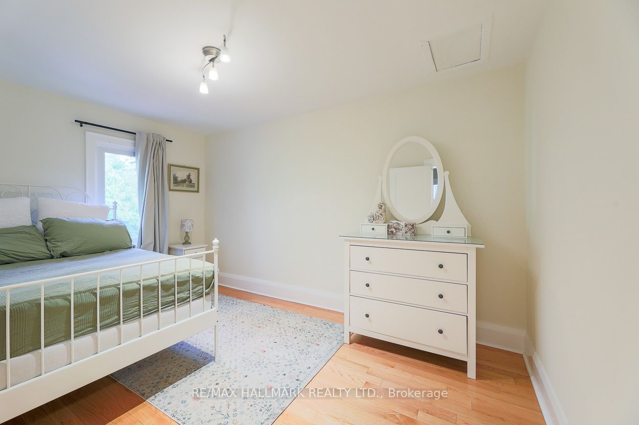 142 Hillsdale Avenue E Property Photo 20