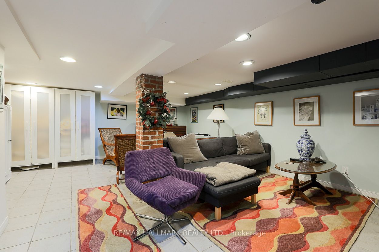 142 Hillsdale Avenue E Property Photo 23