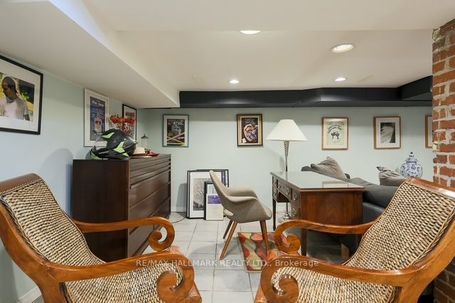 142 Hillsdale Avenue E Property Photo 26