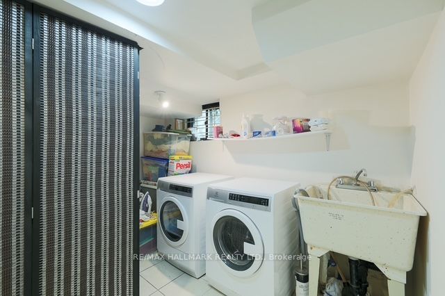 142 Hillsdale Avenue E Property Photo 28