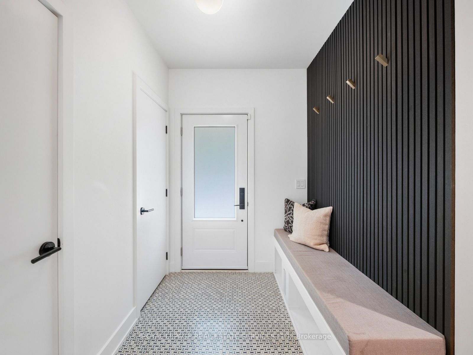 374 Spadina Road Property Photo 3