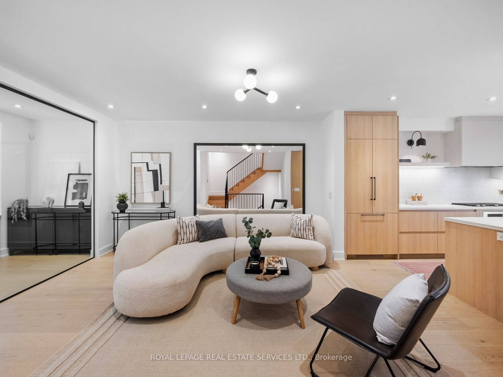 374 Spadina Road Property Photo 5