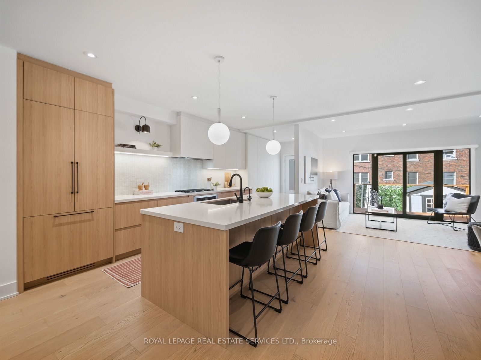 374 Spadina Road Property Photo 7