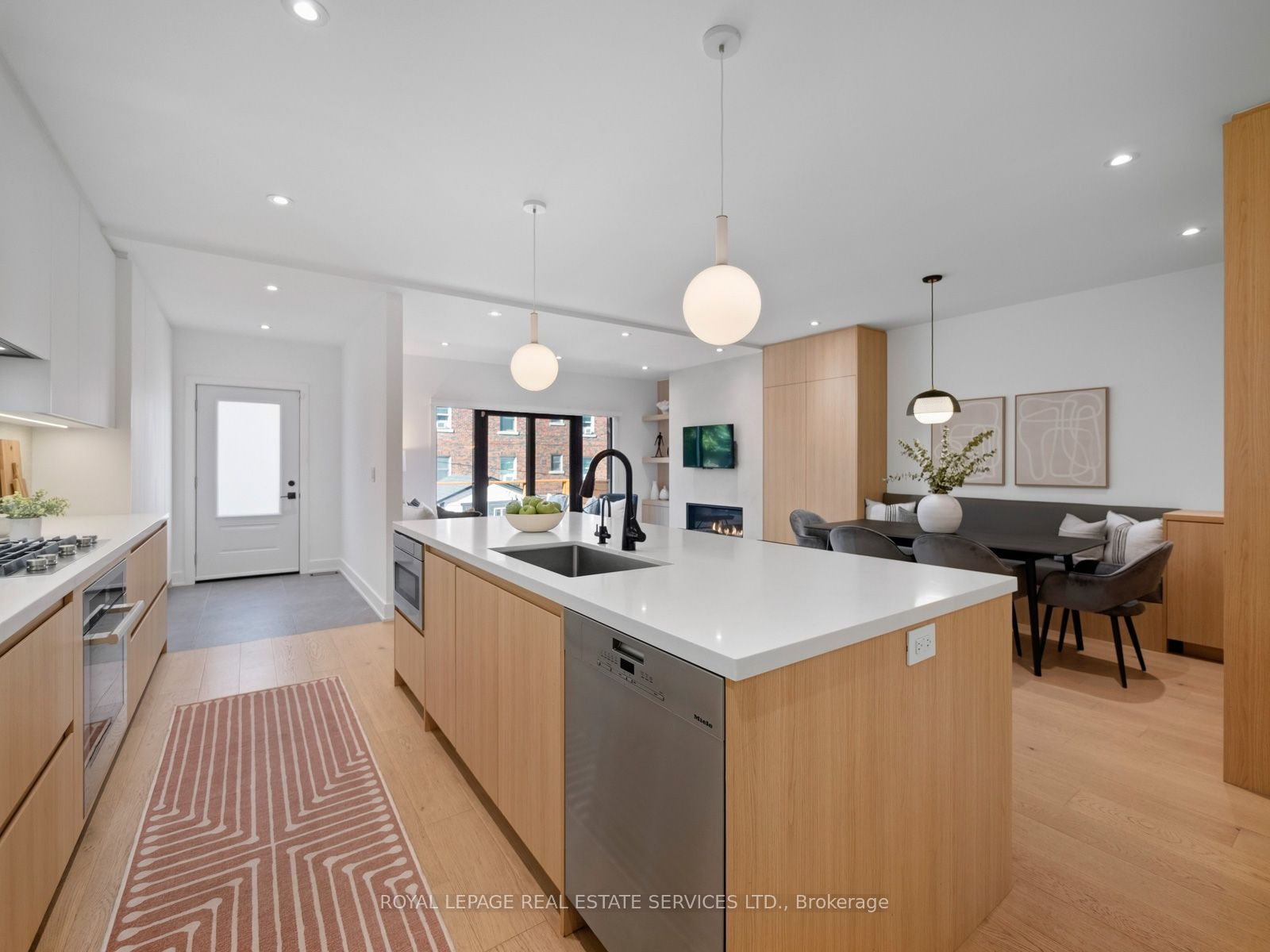 374 Spadina Road Property Photo 8