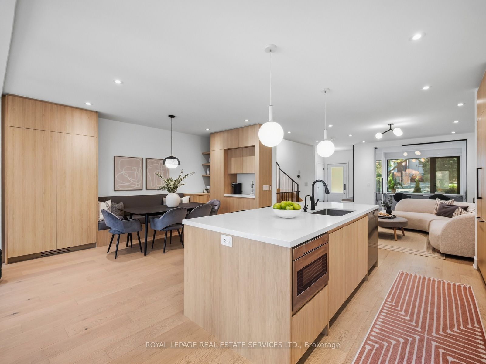 374 Spadina Road Property Photo 9