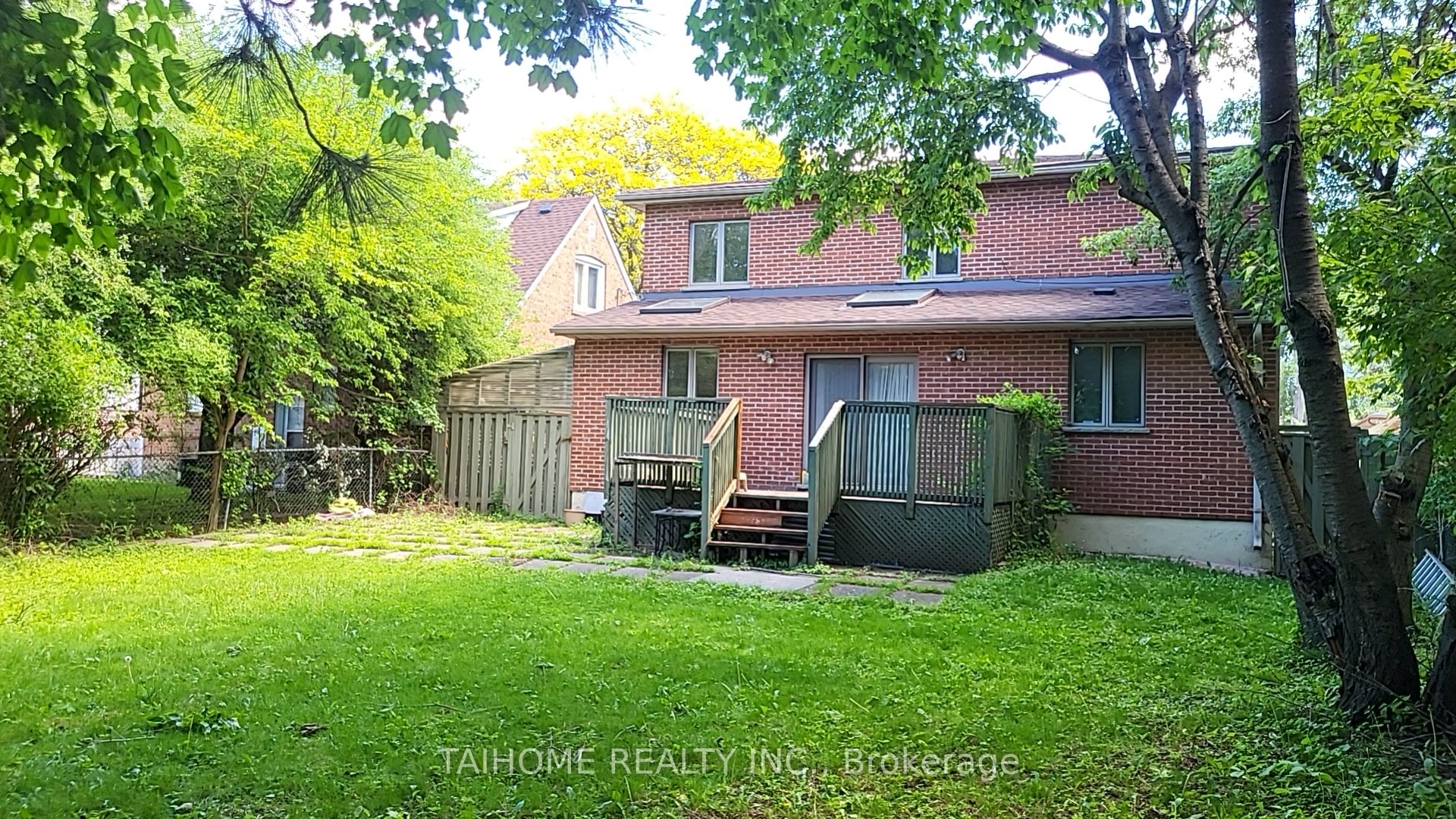 12 Vonda Avenue Property Photo 8