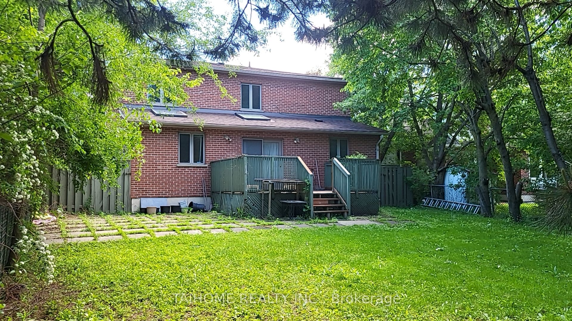 12 Vonda Avenue Property Photo 9