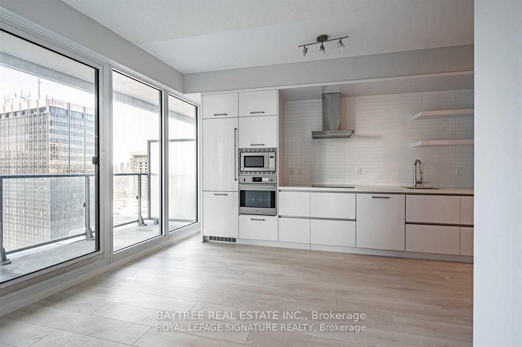 2221 Yonge Street 1506 Property Photo 1