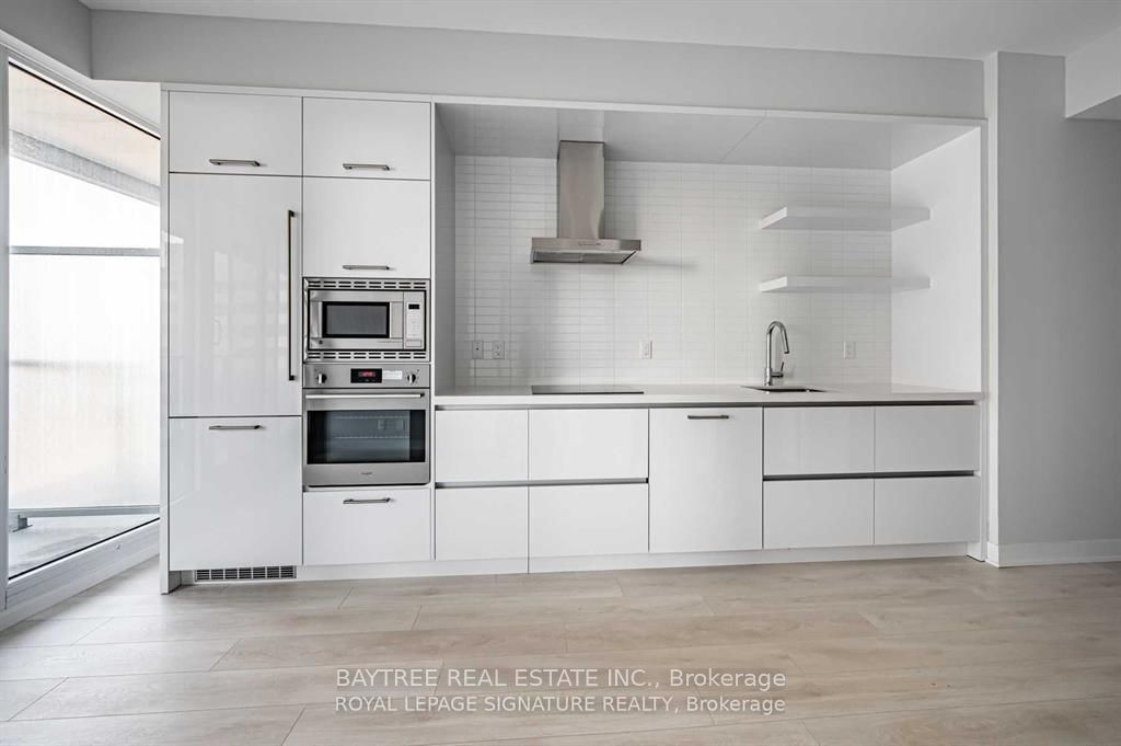 2221 Yonge Street 1506 Property Photo 2
