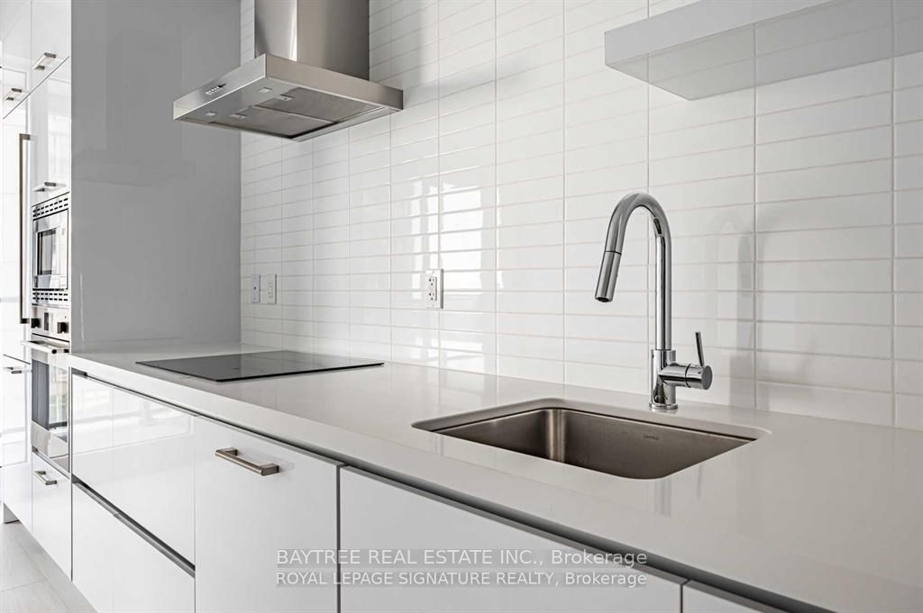 2221 Yonge Street 1506 Property Photo 6