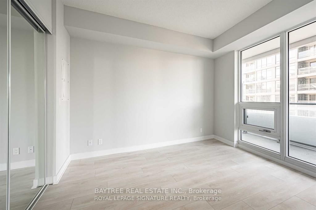 2221 Yonge Street 1506 Property Photo 9