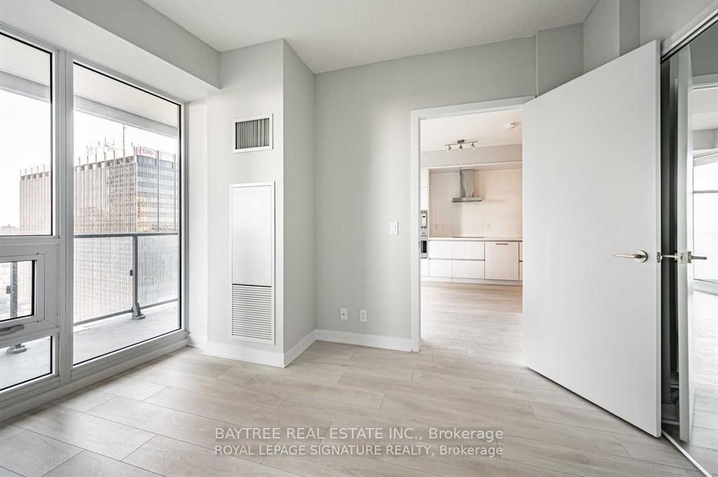 2221 Yonge Street 1506 Property Photo 10