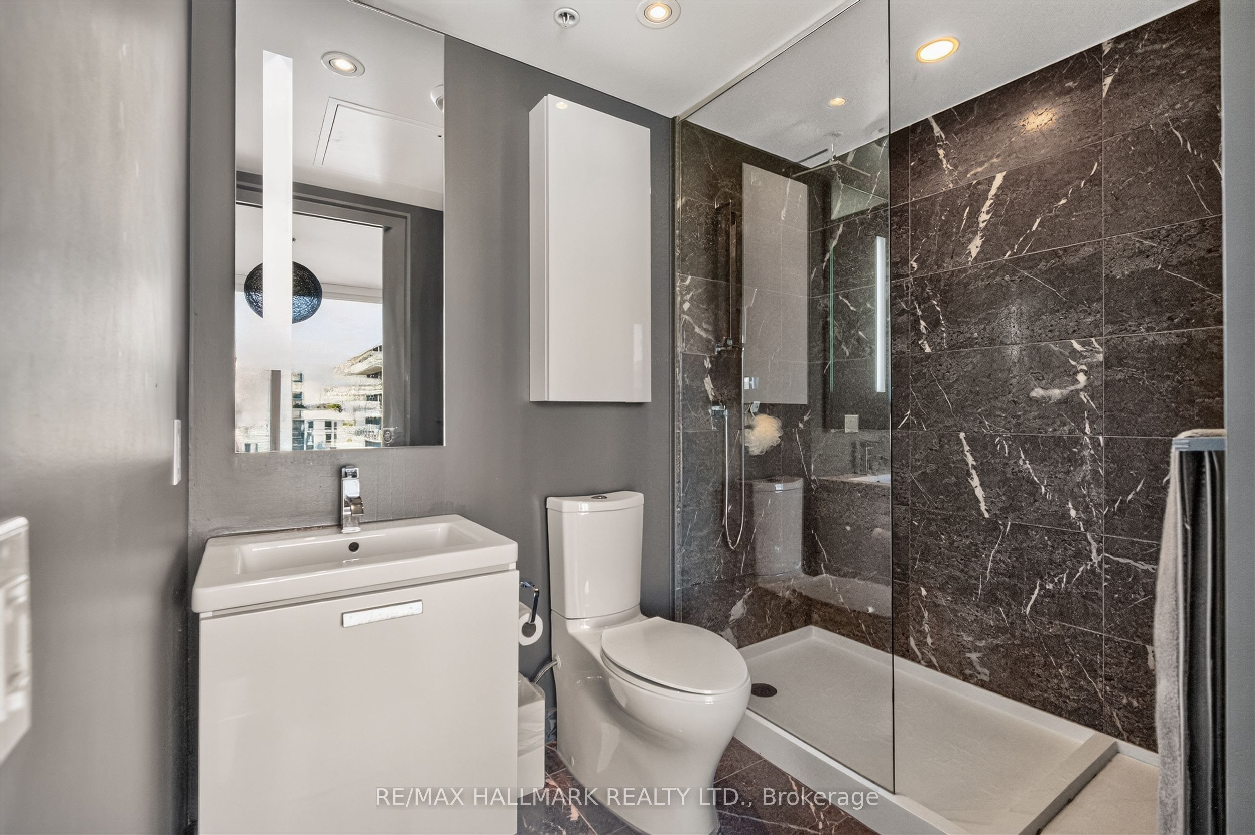 629 King Street W 1410 Property Photo 12