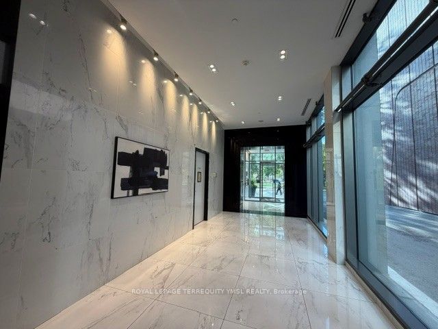 39 Brant Street 410 Property Photo 2