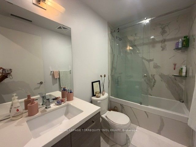 39 Brant Street 410 Property Photo 17