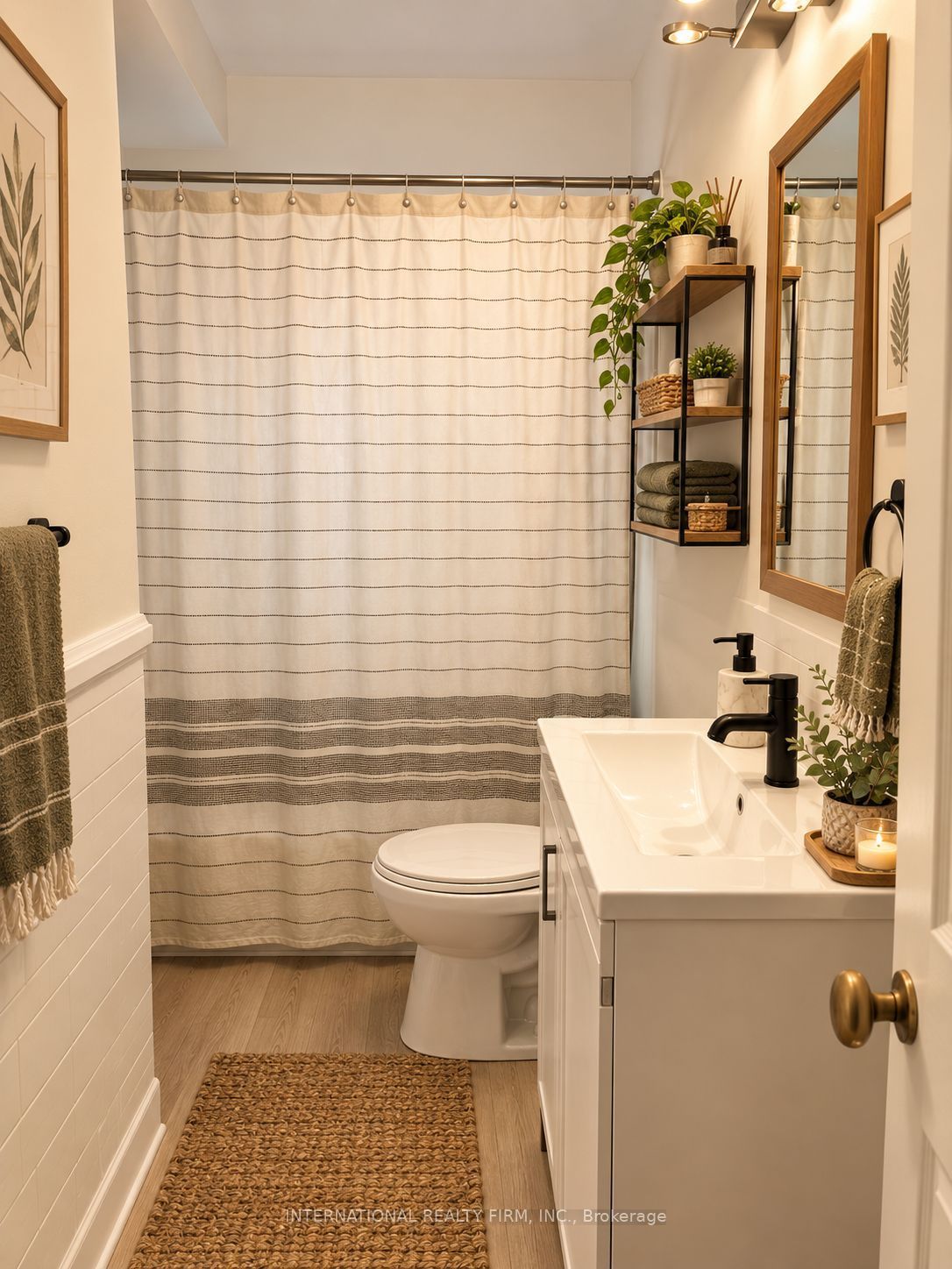1094 College Street 17 Property Photo 4