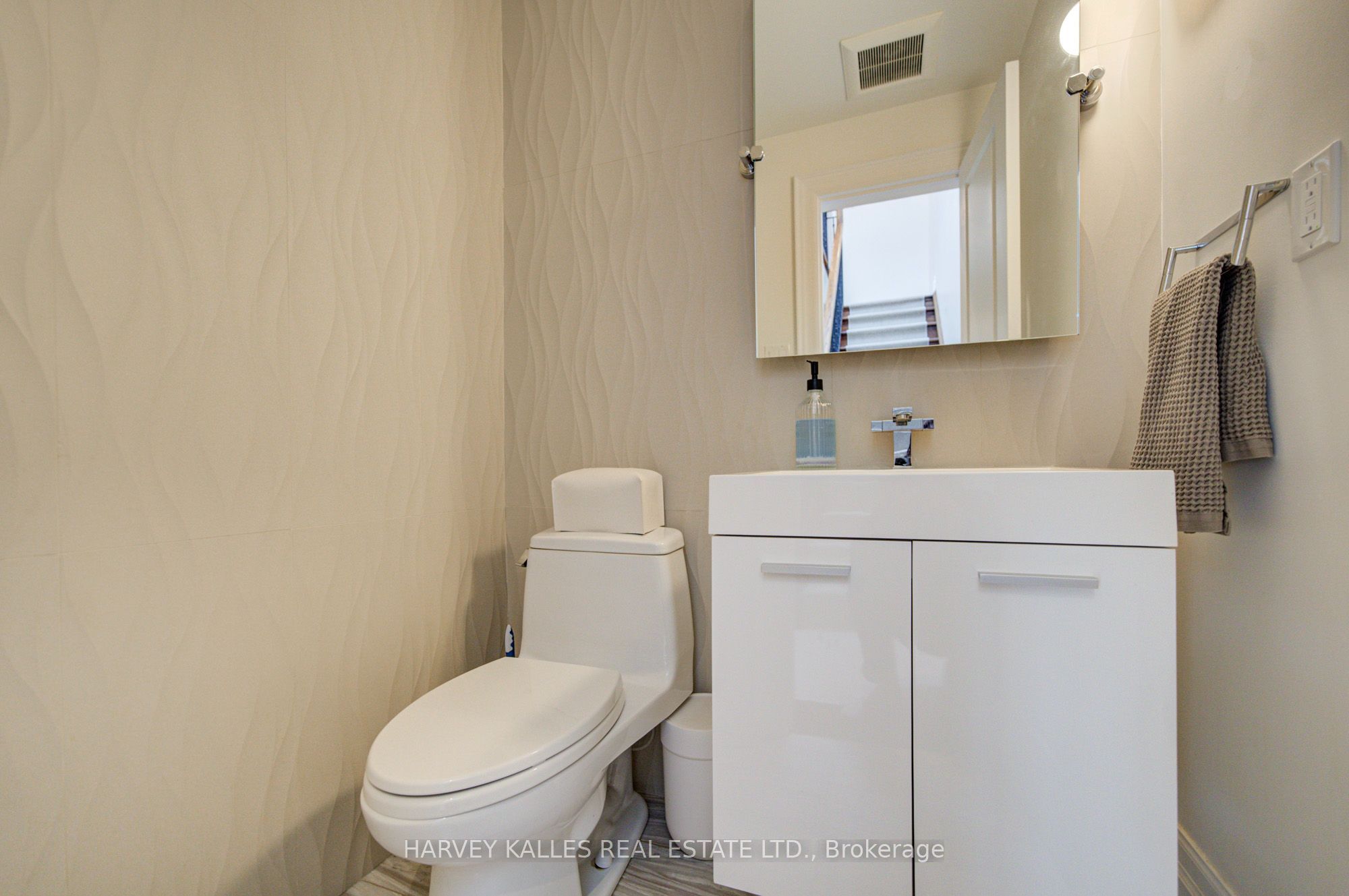 328 Douglas Avenue Property Photo 9