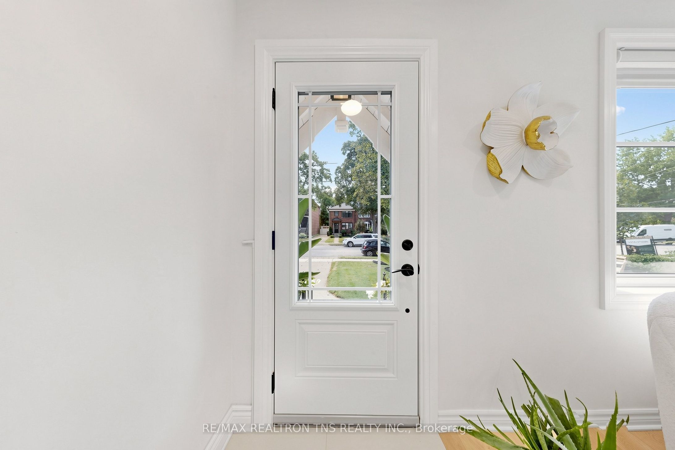 136 Glenvale Boulevard Property Photo 3