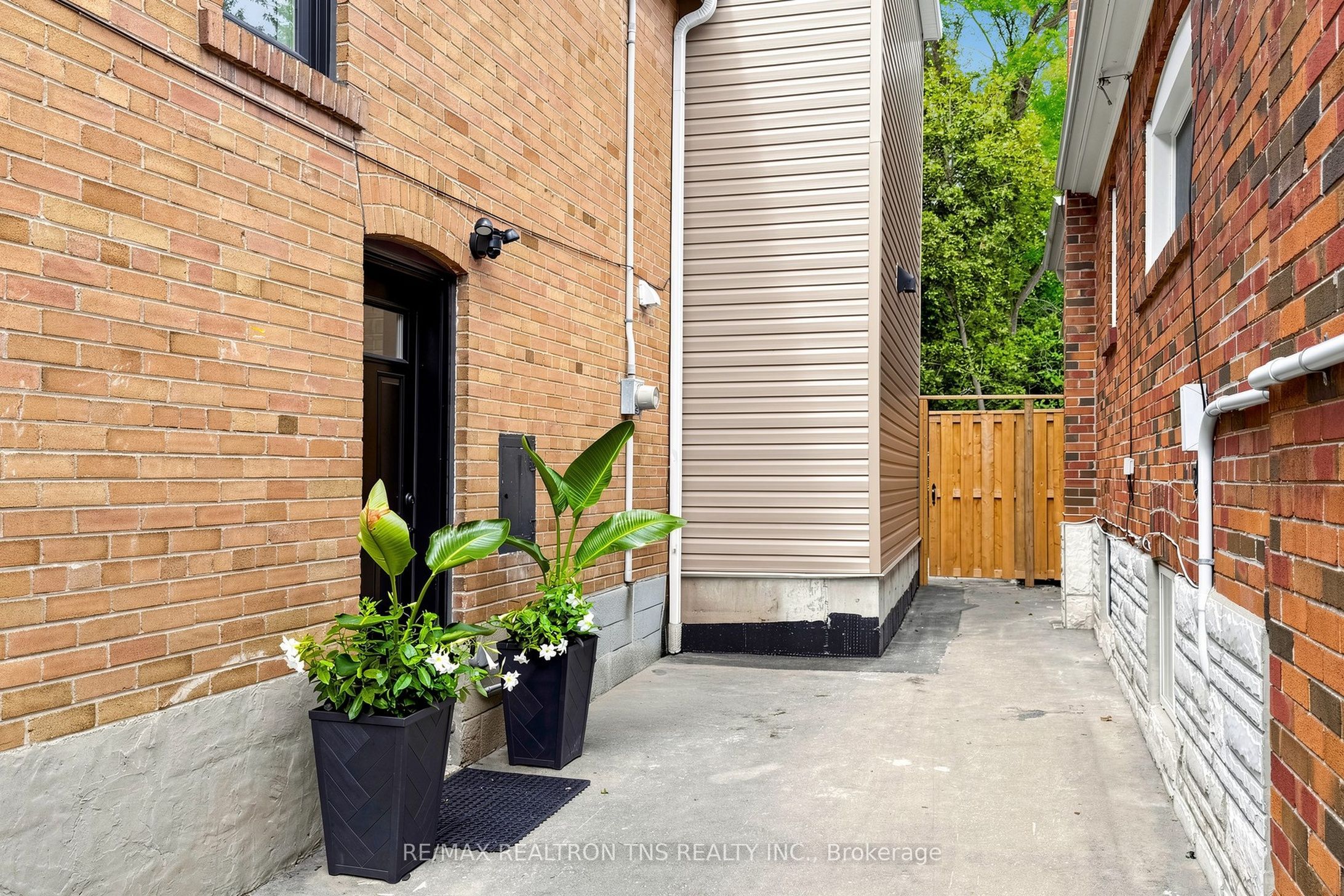 136 Glenvale Boulevard Property Photo 48