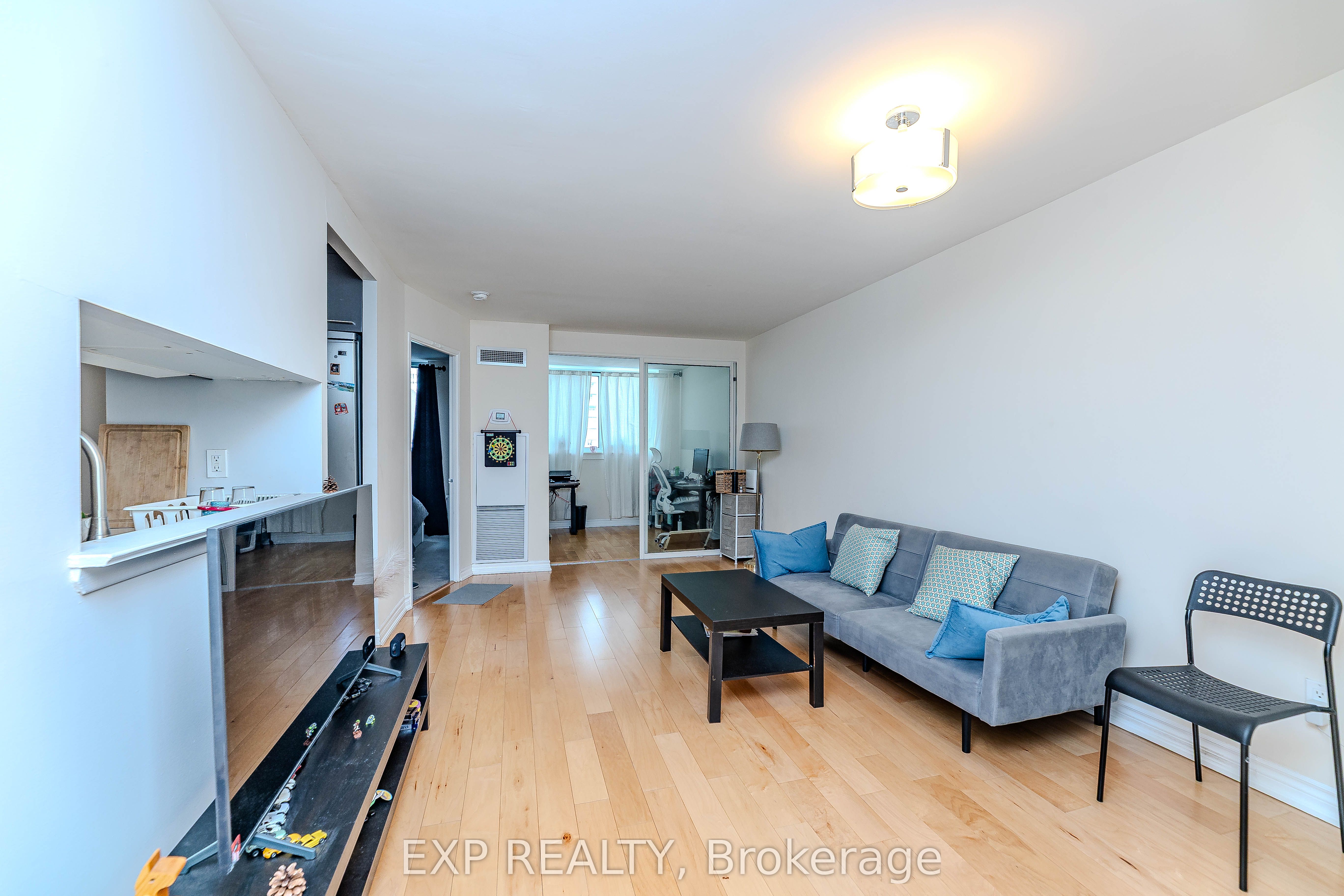 1055 Bay Street 1515 Property Photo 3