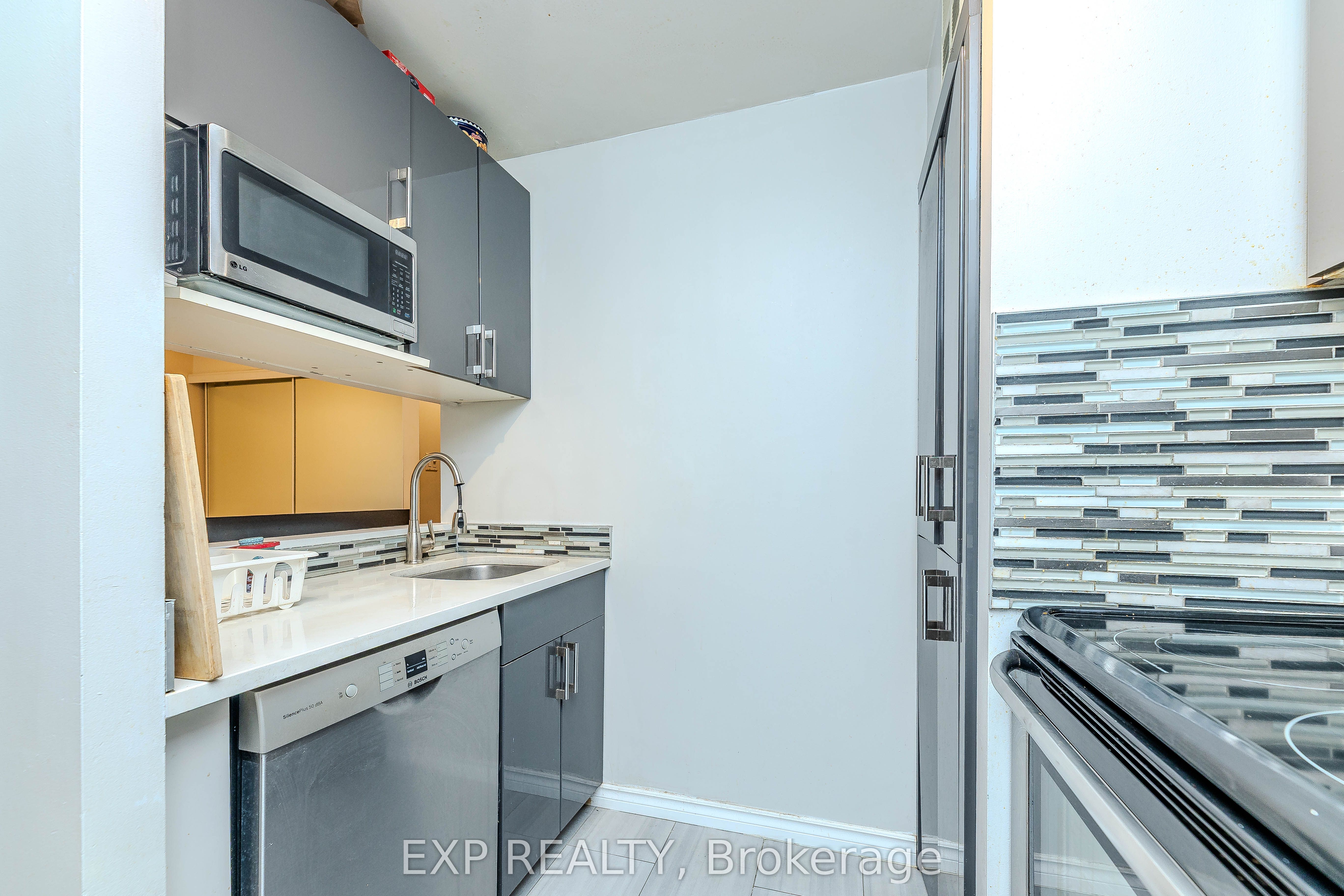 1055 Bay Street 1515 Property Photo 7