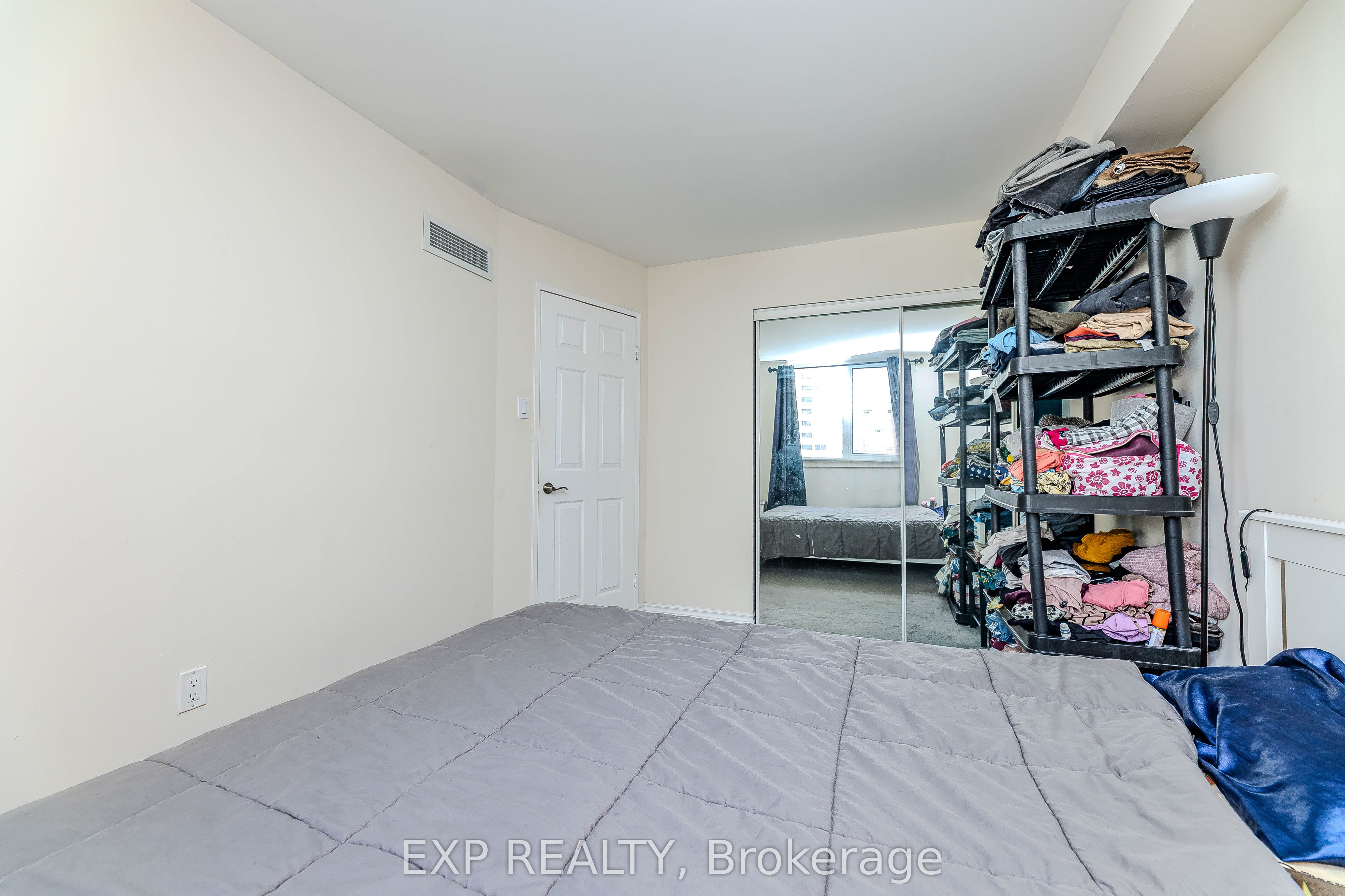 1055 Bay Street 1515 Property Photo 9