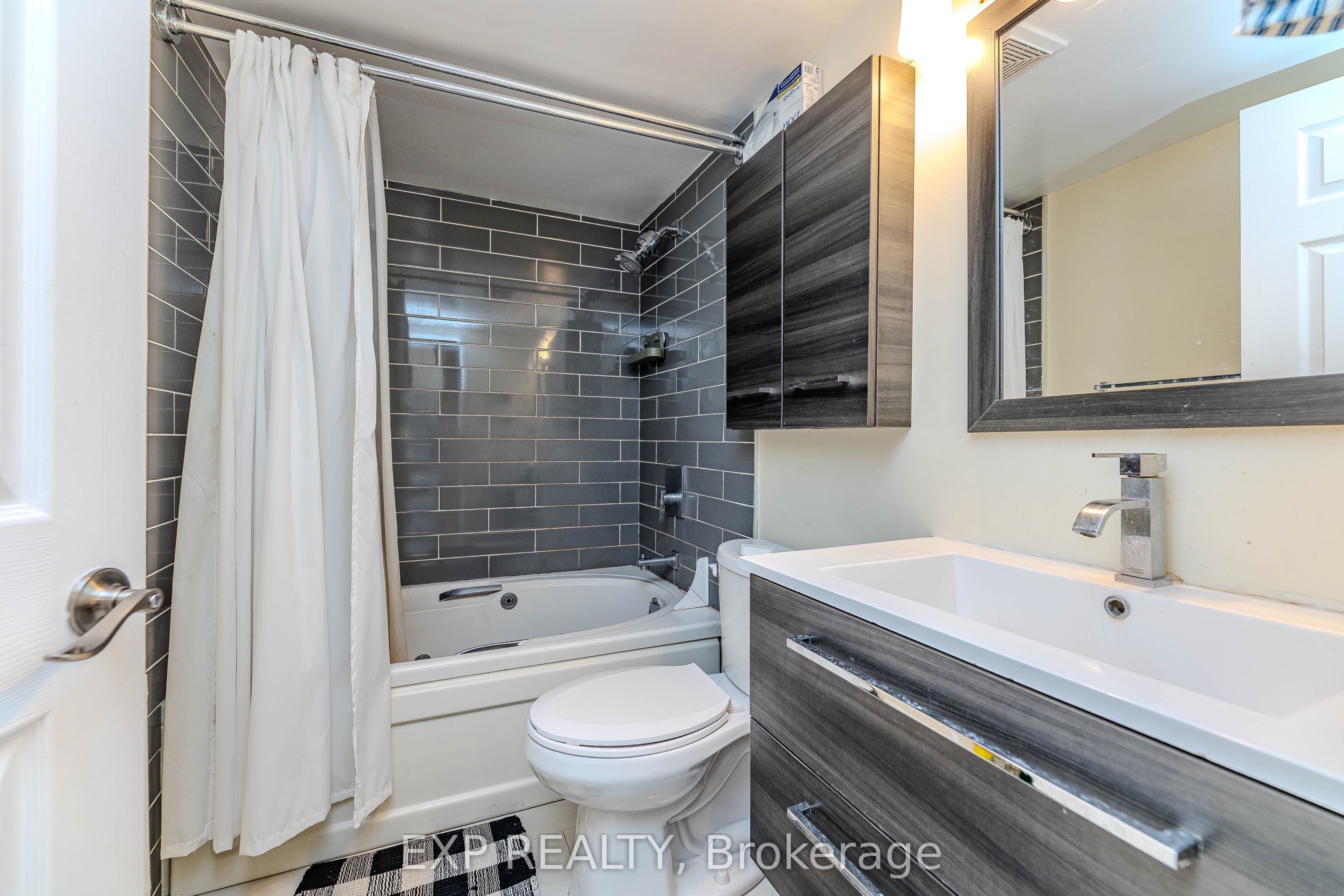 1055 Bay Street 1515 Property Photo 10