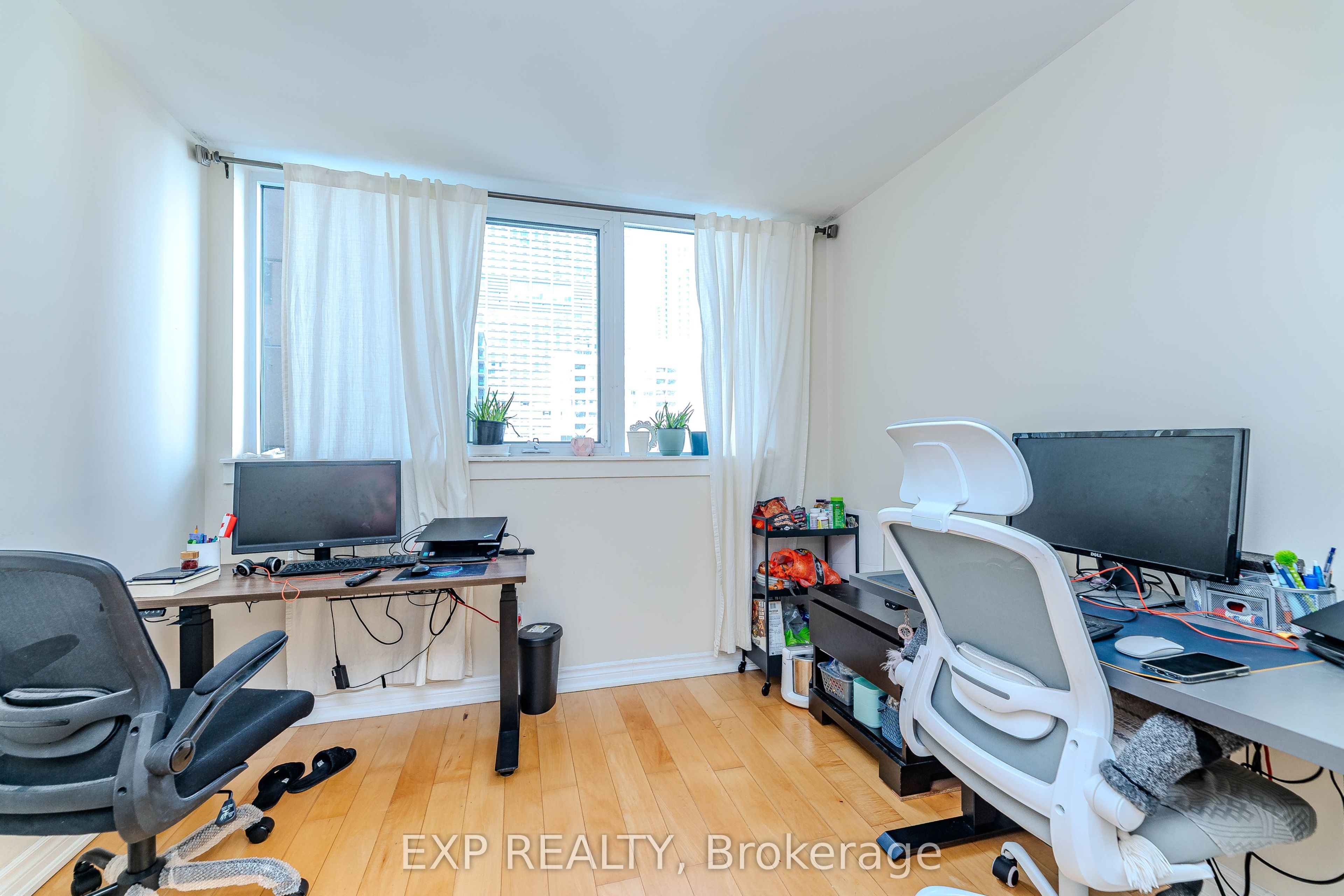 1055 Bay Street 1515 Property Photo 11
